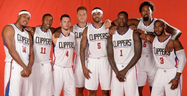 围绕角色构 围绕角色构